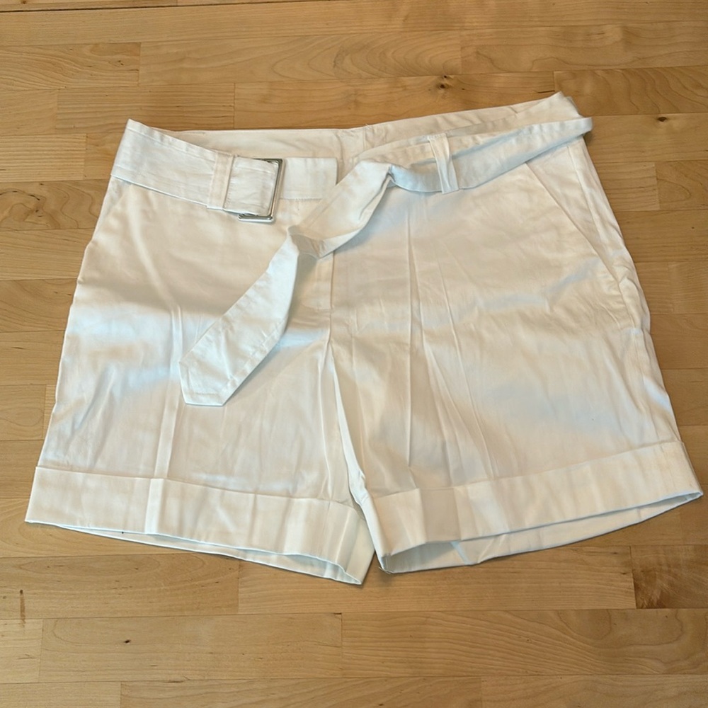NWOT Ellen Tracy white belted shorts, size 10